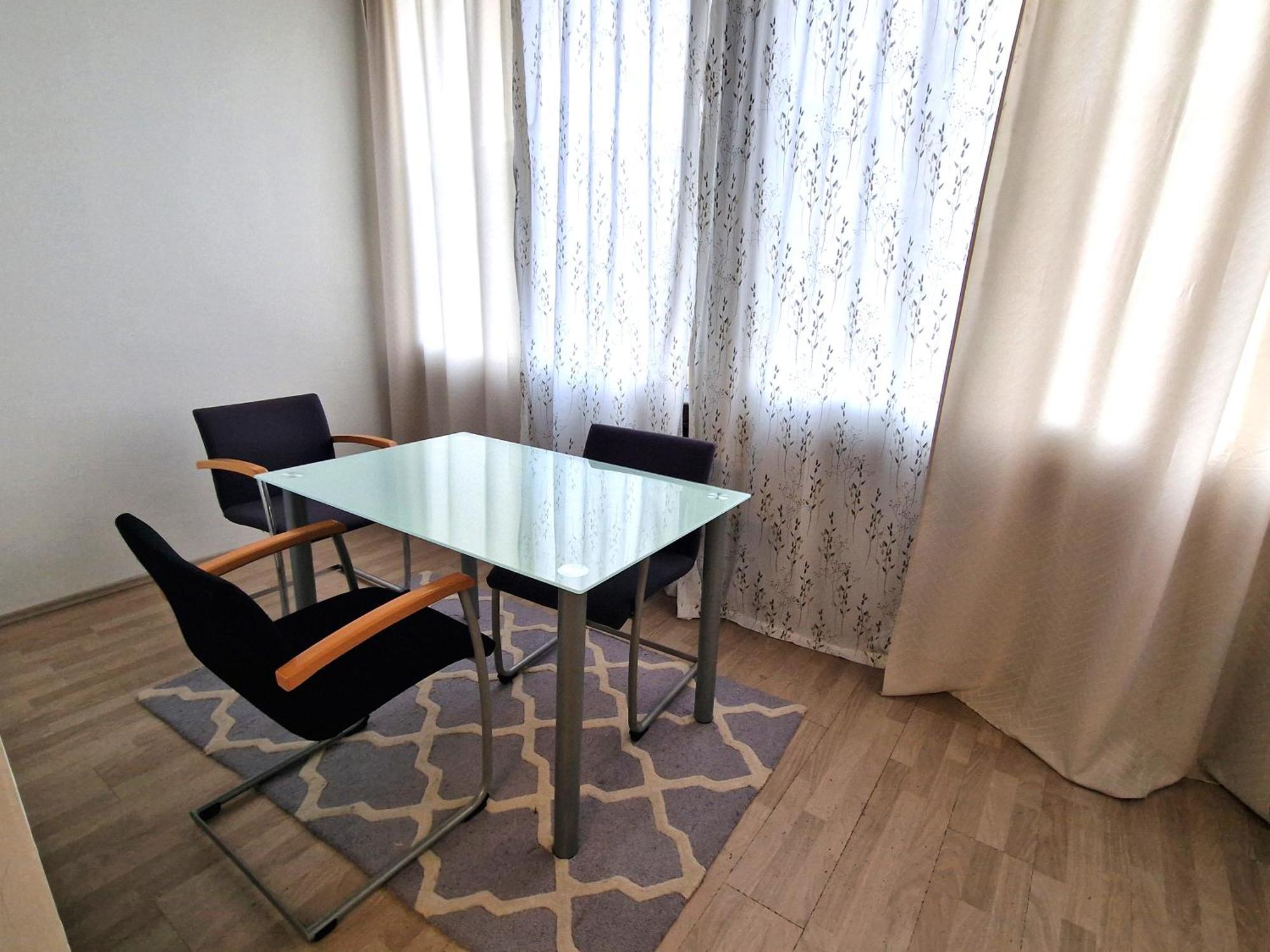 Gudzevic Ferien Unterkuenfte A 4 Apartment Gloggnitz Bagian luar foto